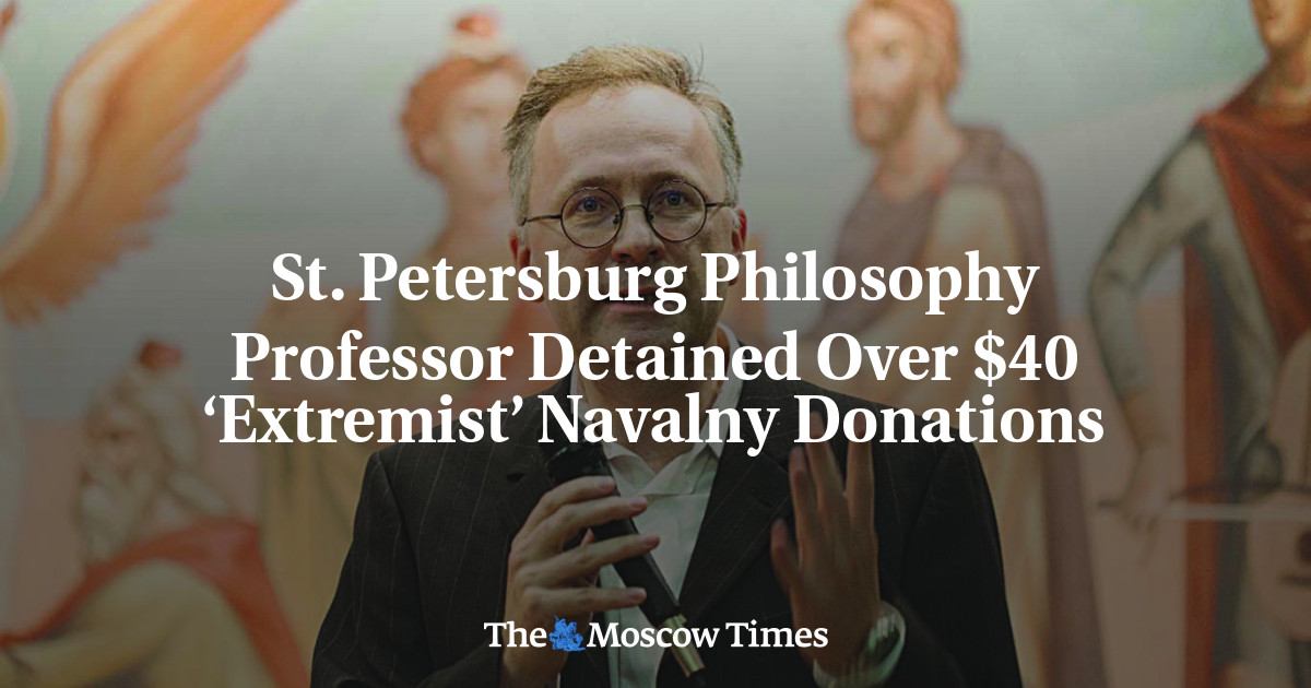 St. Petersburg Philosophy Professor Detained Over $40 ‘Extremist’ Navalny Donations