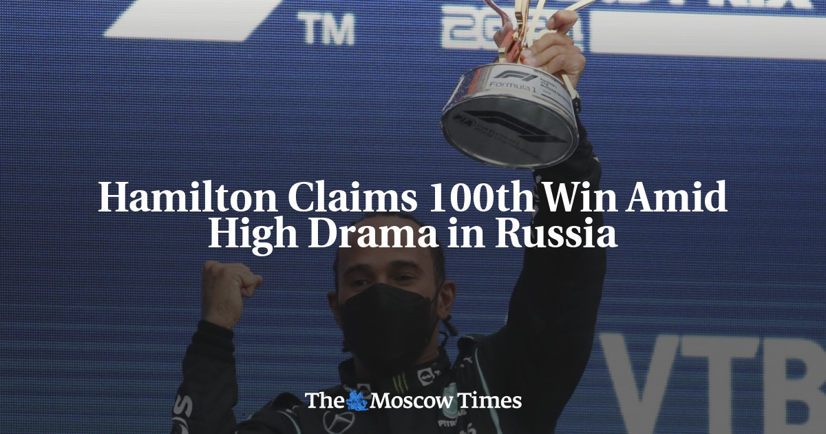 Hamilton mengklaim kemenangan ke-100 di tengah drama tinggi di Rusia