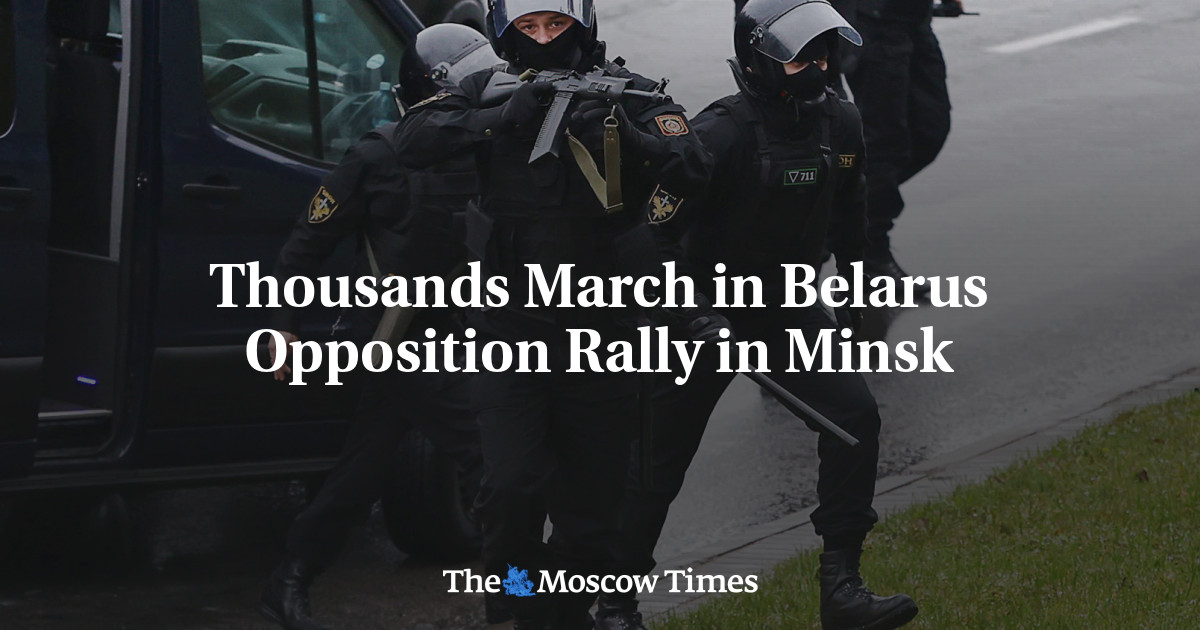 Ribuan berbaris dalam rapat umum oposisi Belarusia di Minsk