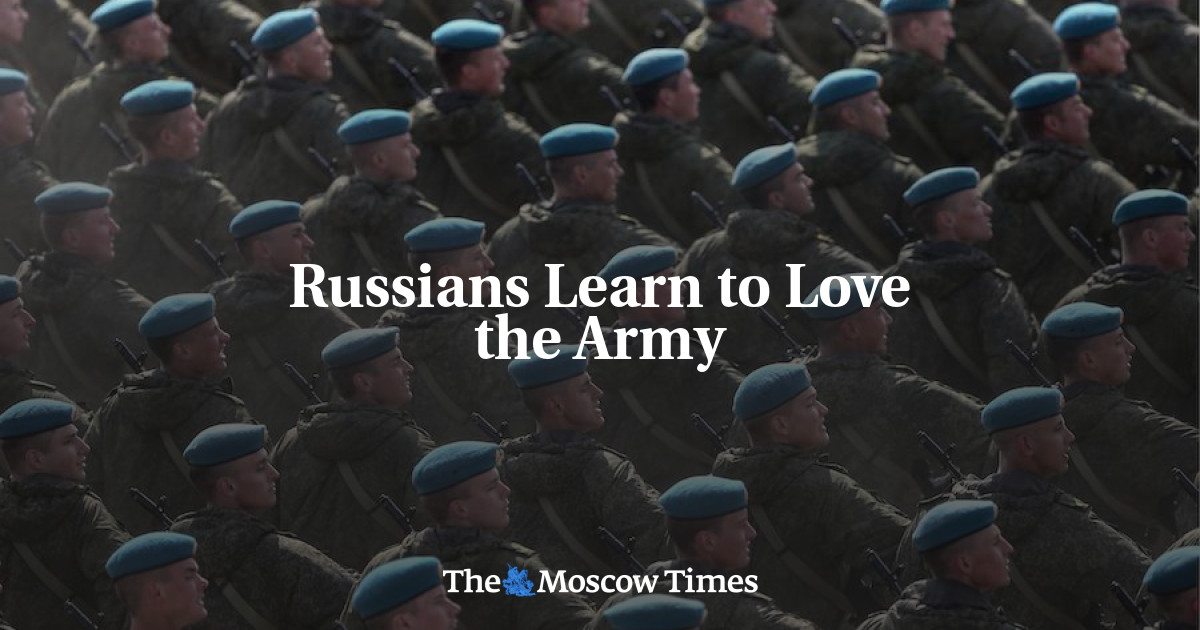 Orang Rusia sedang belajar mencintai militer