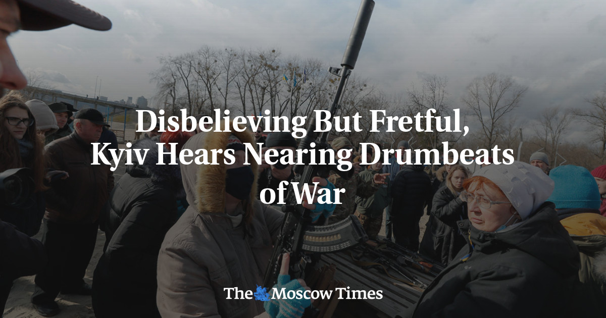 Tak percaya, tapi marah, Kyiv mendengar lebih dekat ke genderang perang