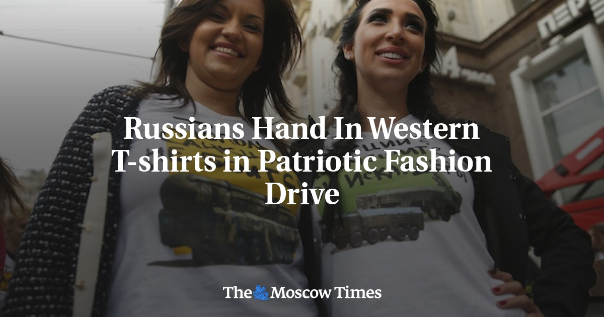 Rusia Menyerahkan T-Shirt Barat di Patriotic Fashion Drive