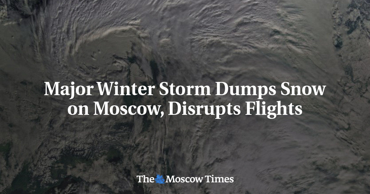 Major Winter Storm Dumps Snow on Moscow, Disrupts Flights