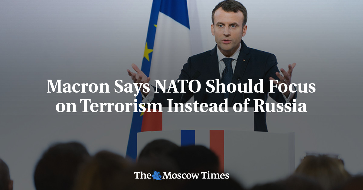 Macron mengatakan NATO harus fokus pada terorisme daripada Rusia