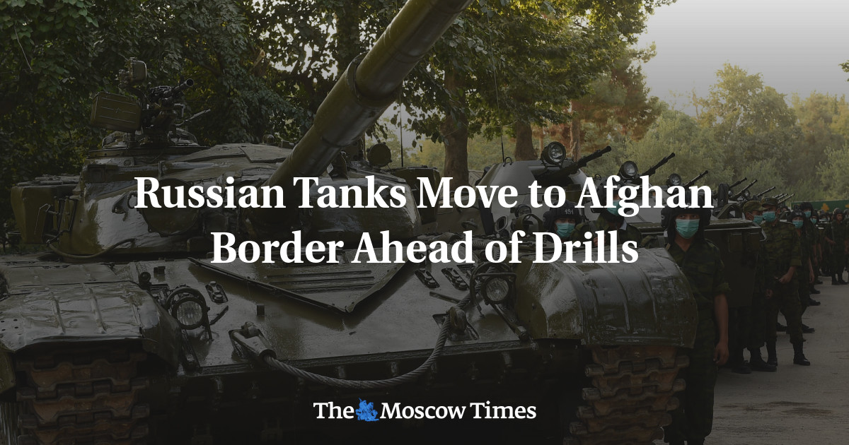 Tank Rusia bergerak menuju perbatasan Afghanistan menjelang latihan