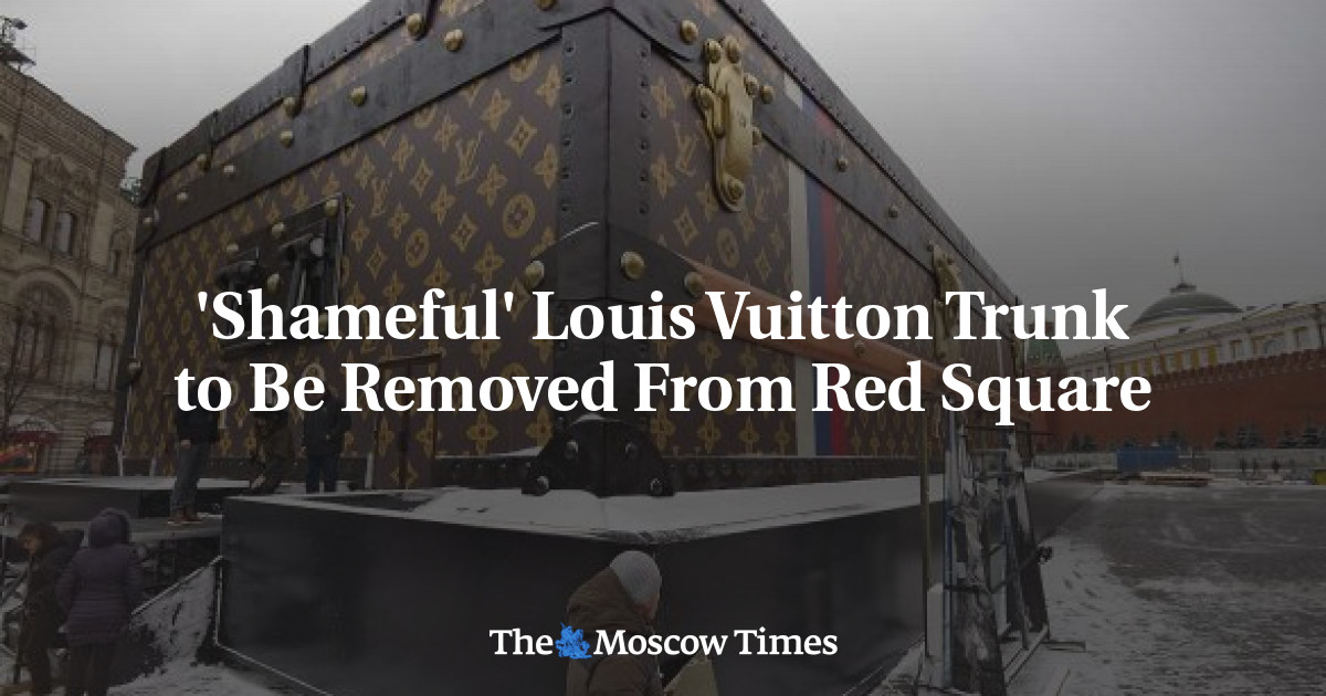 LV suitcase occupies Moscow's Red Square[7]