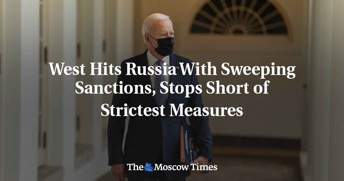 Barat menyerang Rusia dengan sanksi komprehensif, menghentikan langkah-langkah yang paling ketat