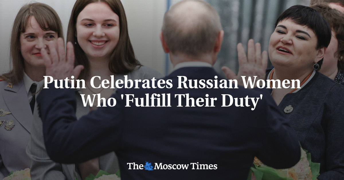 Putin Merayakan Wanita Rusia ‘Melakukan Tugas Mereka’