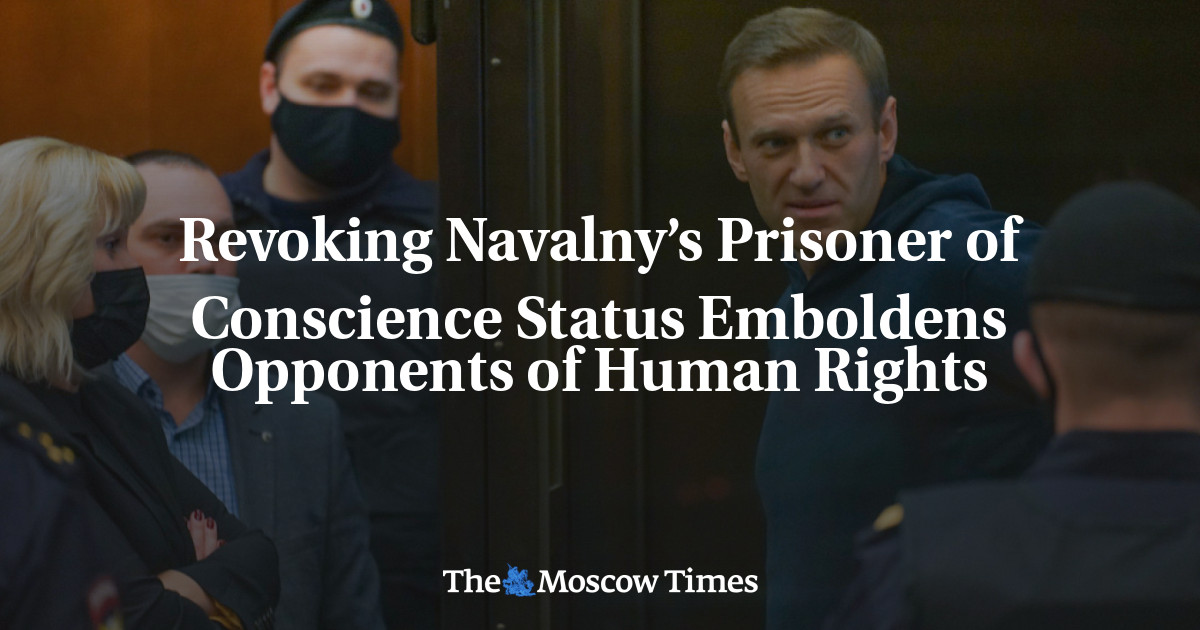 Pencabutan status tahanan hati nurani Navalny memberanikan para penentang hak asasi manusia