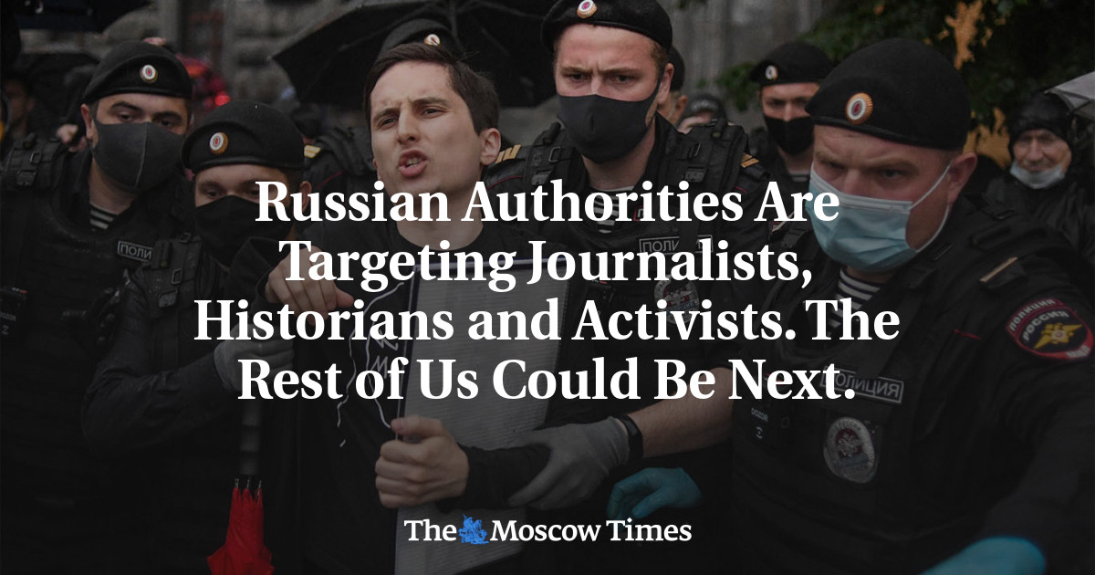 Otoritas Rusia menargetkan jurnalis, sejarawan, dan aktivis.  Kita semua bisa menjadi yang berikutnya.