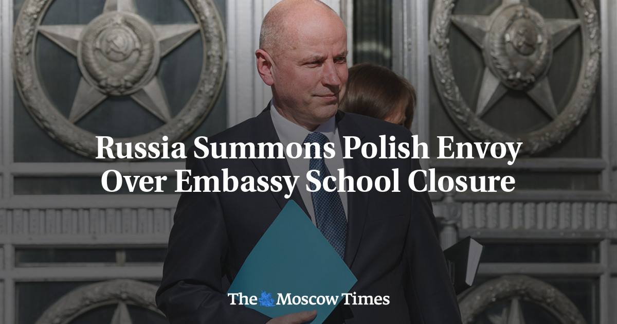 Россия вызвала посла Польши в связи с закрытием дипломатической школы