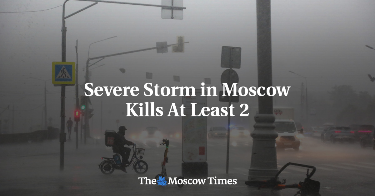 Сильный шторм в Москве унес жизни как минимум двух человек