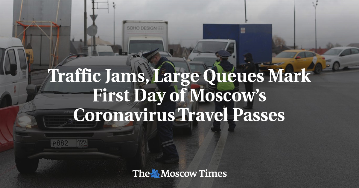 Kemacetan lalu lintas, antrean panjang menandai hari pertama tiket perjalanan virus corona Moskow