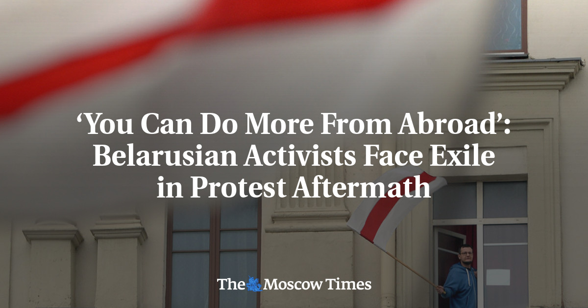 ‘Anda bisa berbuat lebih banyak dari luar negeri’: Aktivis Belarusia menghadapi pengasingan setelah protes