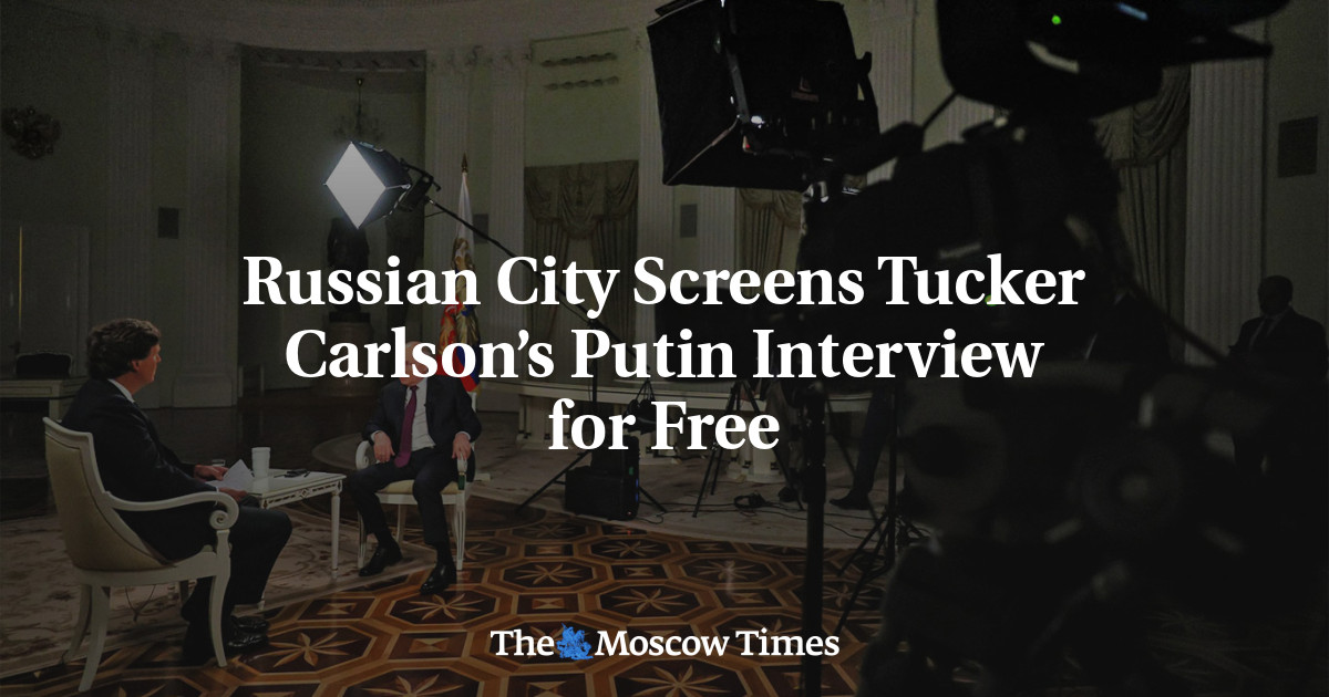В российском городе бесплатно транслируют интервью Такера Карлсона с Путиным