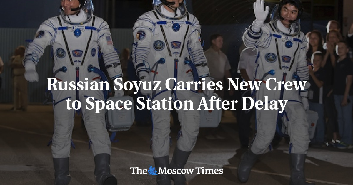 Soyuz Rusia membawa kru baru ke stasiun luar angkasa setelah penundaan