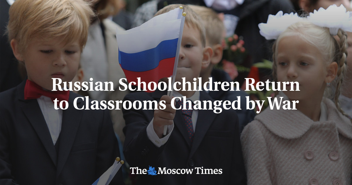 Российские школьники возвращаются в измененные войной классы
