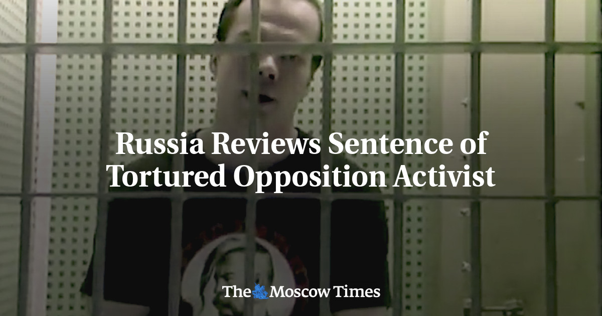 Rusia meninjau hukuman aktivis oposisi yang disiksa
