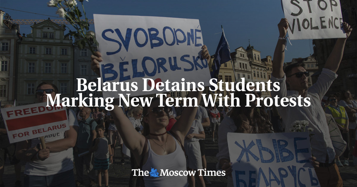Belarus menahan siswa yang menandai semester baru dengan protes
