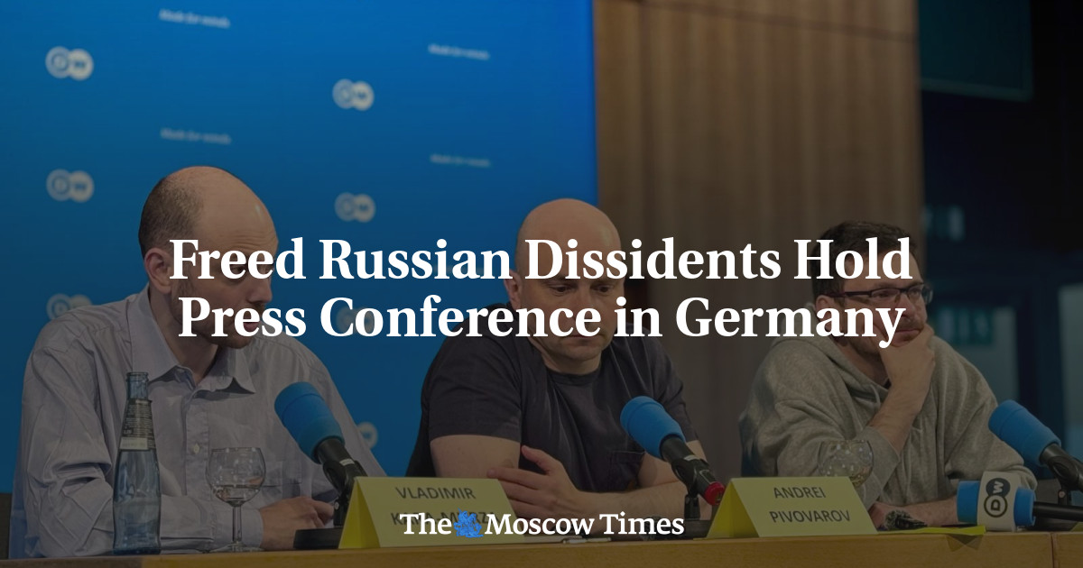 Freed Russian Dissidents Hold Press Conference in Bonn Germany – The Moscow Times