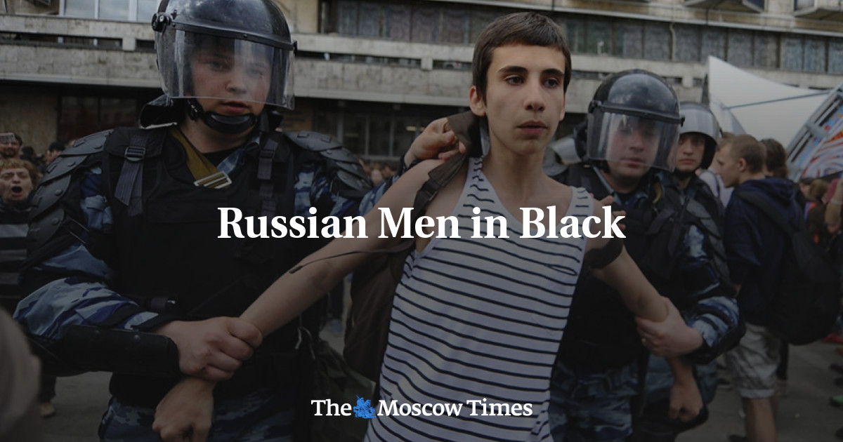 Pria Rusia Berbaju Hitam – The Moscow Times