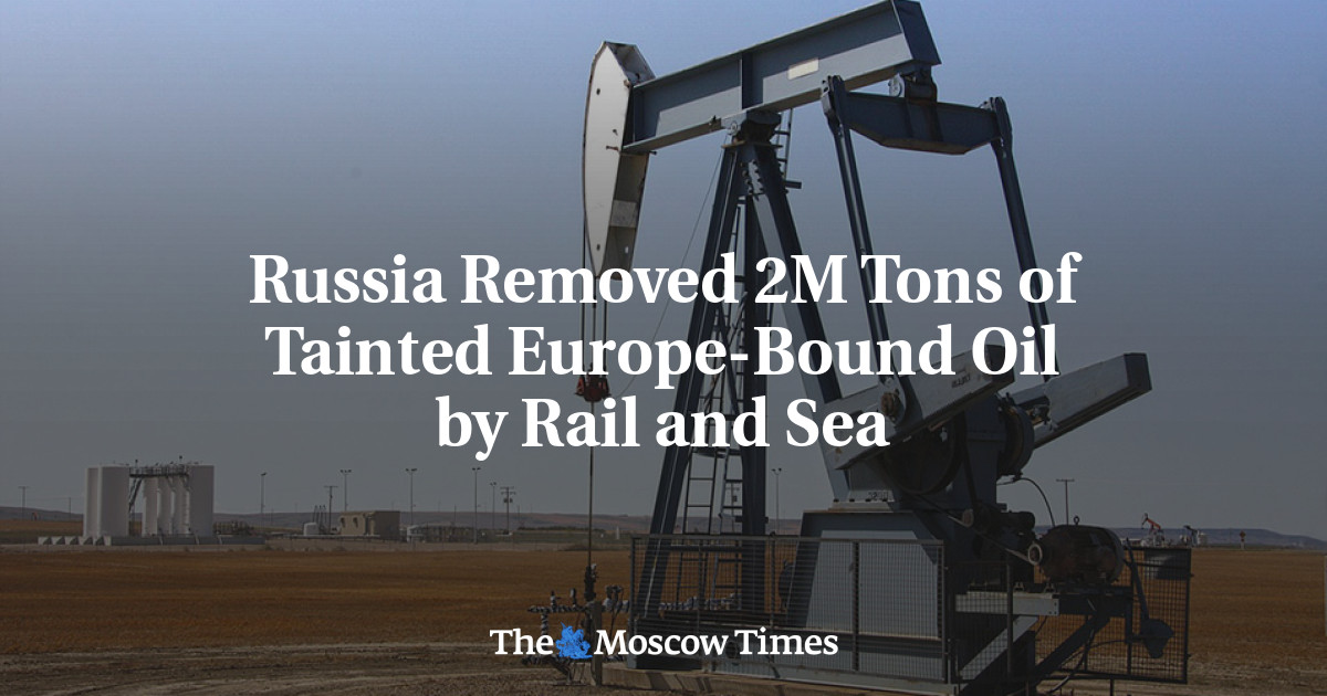 Rusia memindahkan 2 juta ton minyak terkontaminasi tujuan Eropa melalui kereta api dan laut