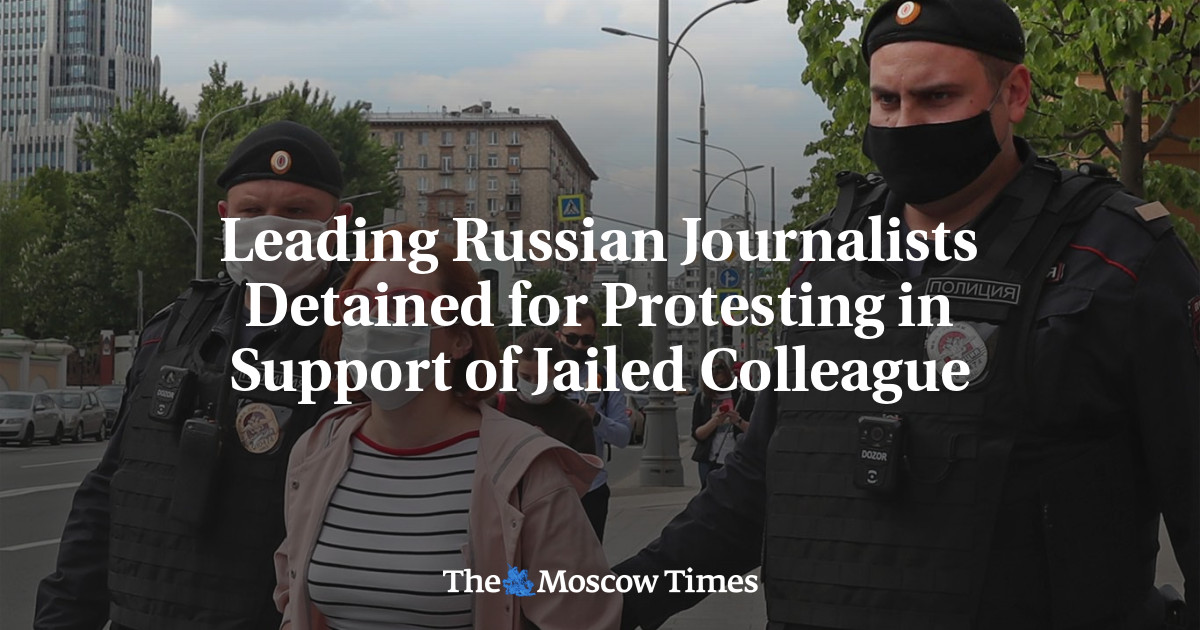 Wartawan terkemuka Rusia ditahan karena memprotes mendukung rekannya yang dipenjara