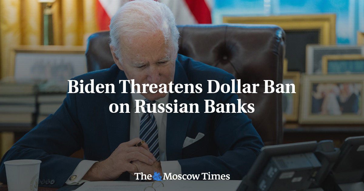 Biden mengancam larangan dolar di bank-bank Rusia