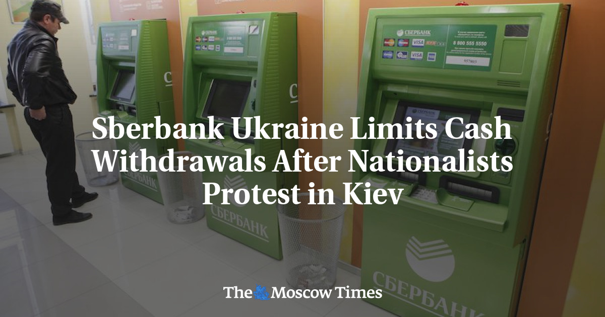 Bank Tabungan Ukraina membatasi penarikan uang tunai setelah kaum nasionalis melakukan protes di Kiev