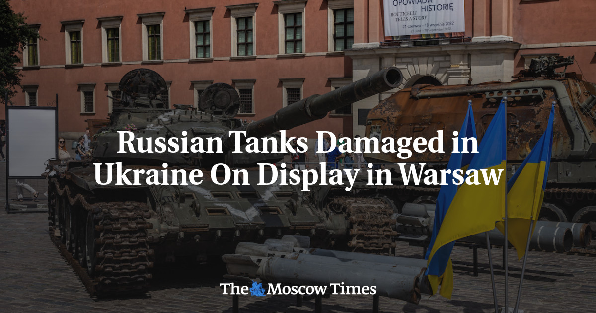 Подбитые на Украине российские танки выставлены на обозрение в Варшаве