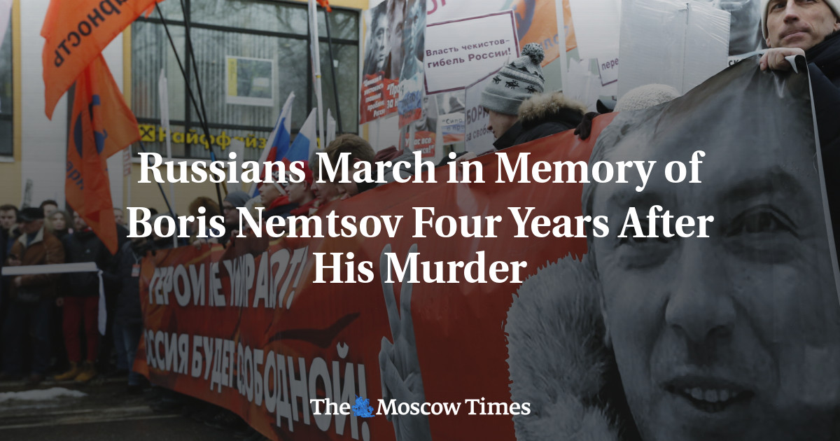 Orang Rusia berbaris untuk mengenang Boris Nemtsov empat tahun setelah pembunuhannya