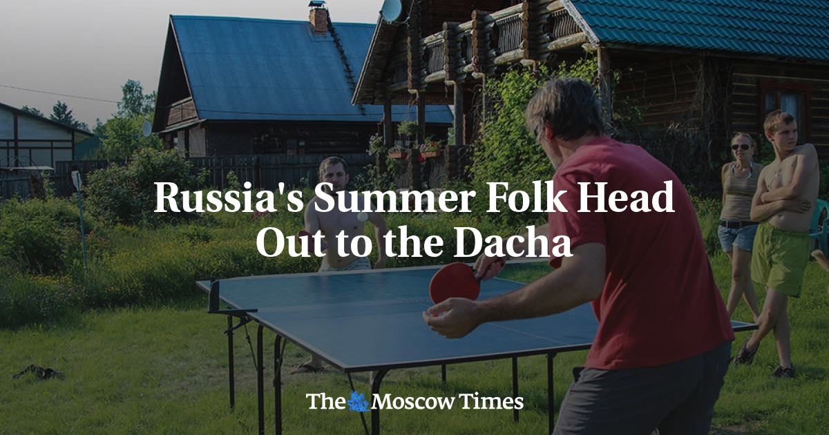 Orang-orang musim panas Rusia pergi ke Dacha