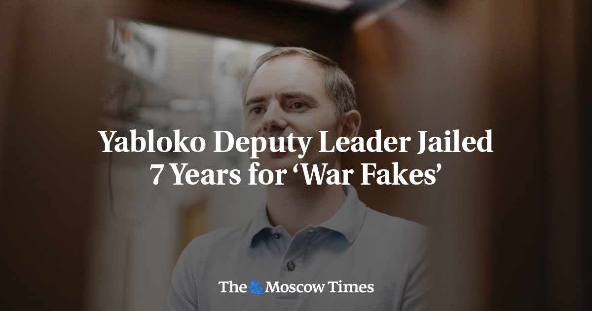 Yabloko Deputy Leader Jailed 7 Years for ‘War Fakes’