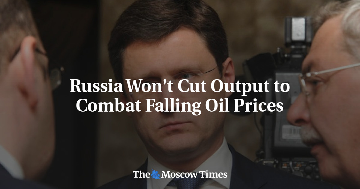 Russia Won't Cut Output to Combat Falling Oil Prices