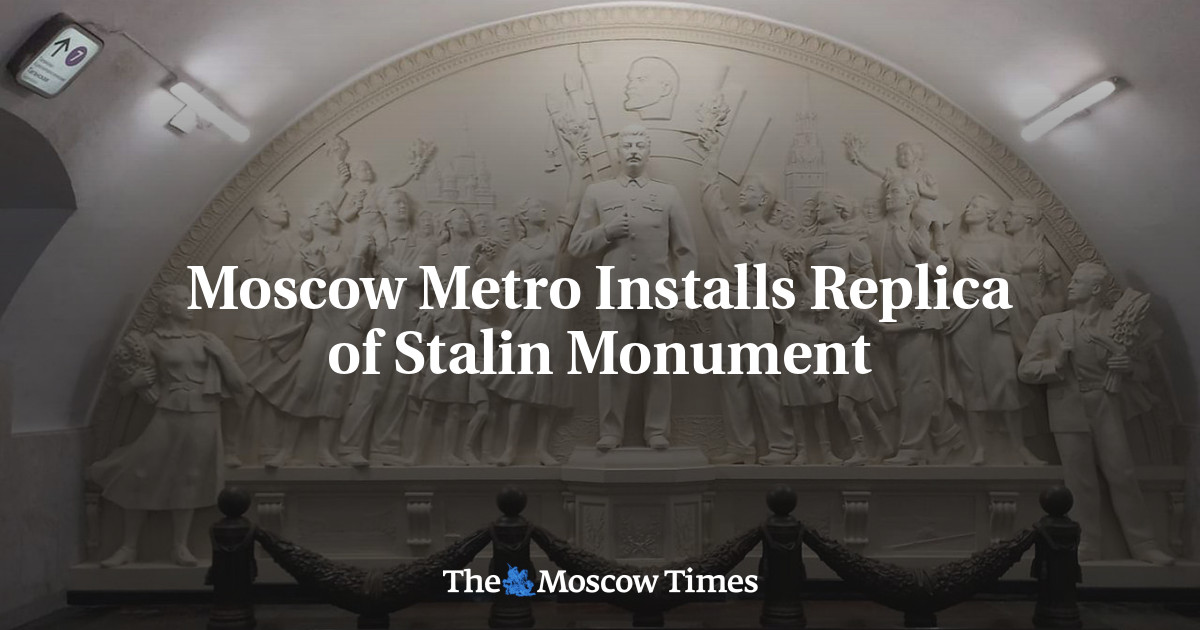 Moscow Metro Installs Replica of Stalin Monument
