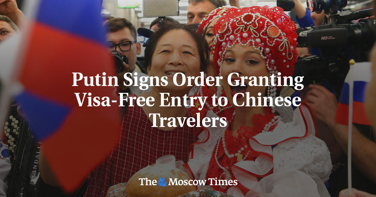 Putin Signs Order Granting Visa-Free Entry to Chinese Travelers