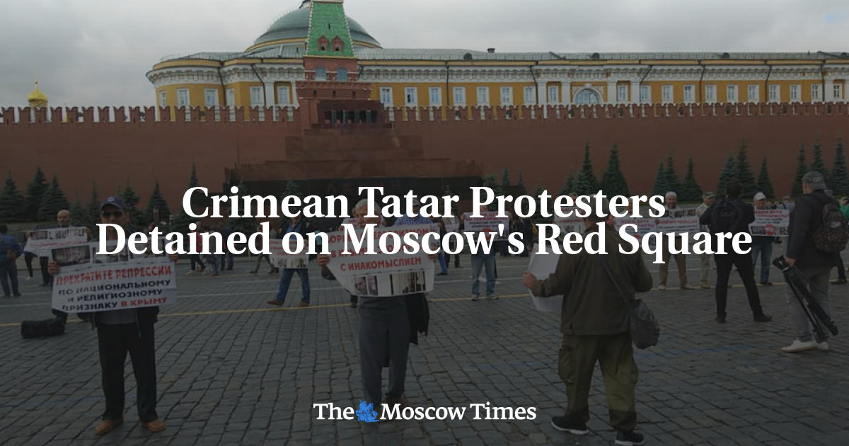 Pengunjuk rasa Tatar Krimea ditahan di Lapangan Merah Moskow