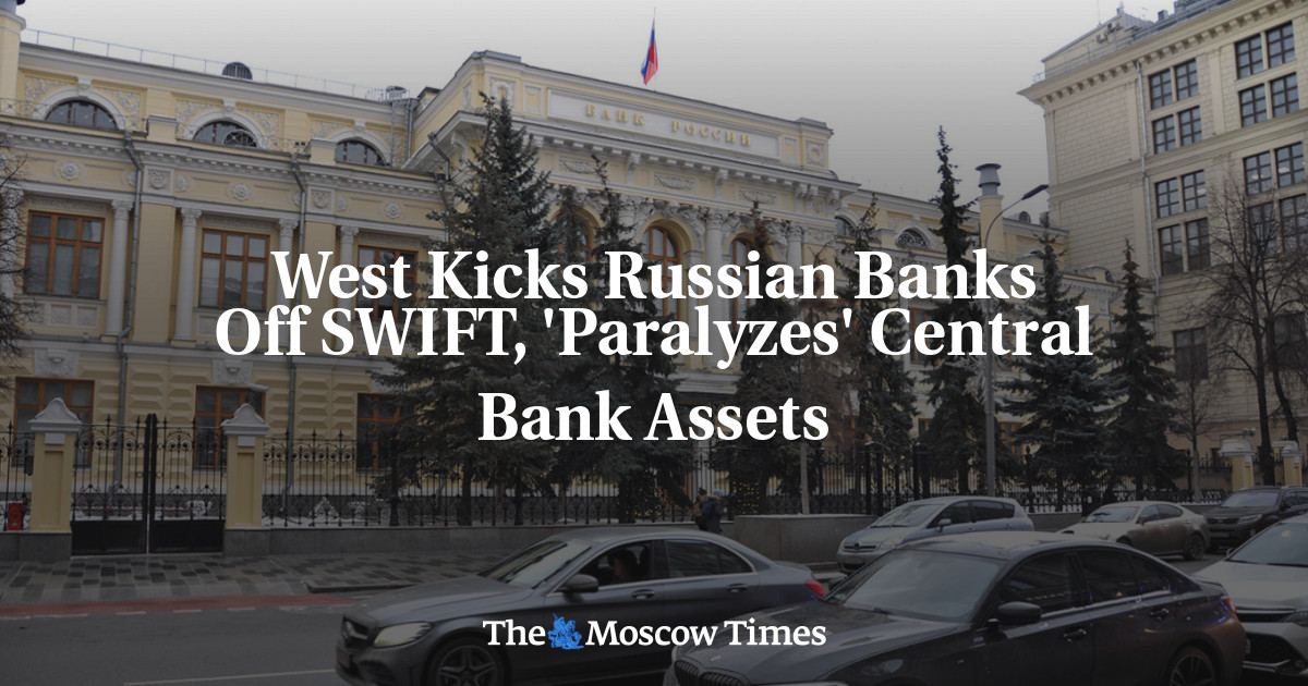 West Kicks Russian Banks Off SWIFT, 'Paralyzes' Central Bank Assets