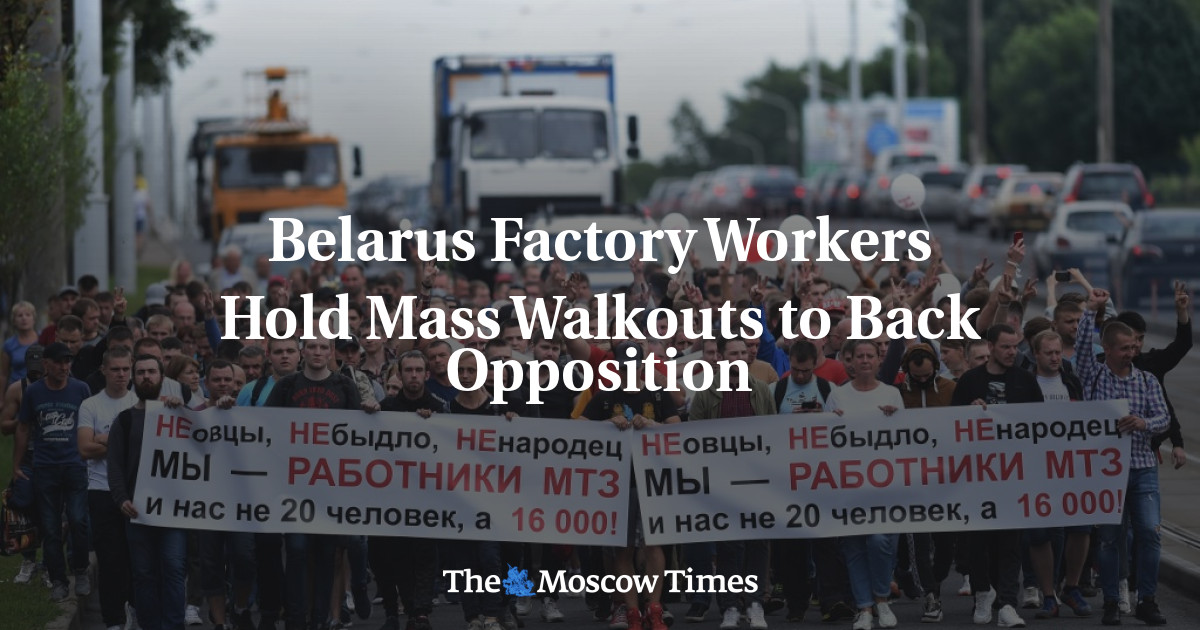 Pekerja pabrik Belarusia mengadakan pemogokan massal untuk mendukung oposisi