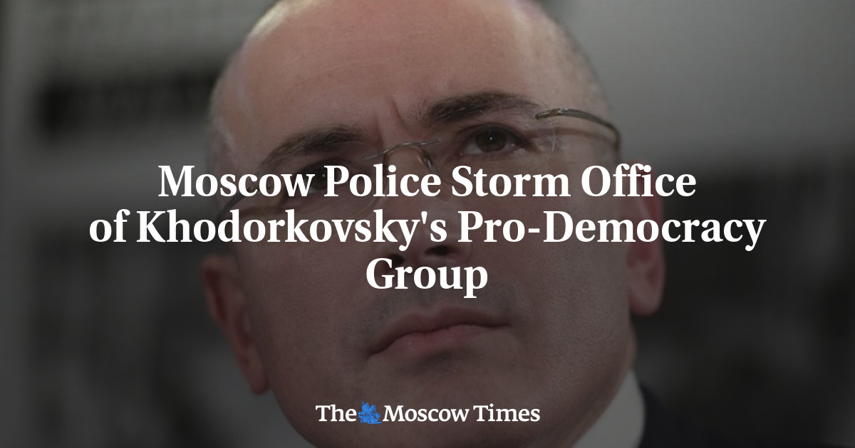 Polisi Moskow Menyerbu Kantor Kelompok Pro-Demokrasi Khodorkovsky