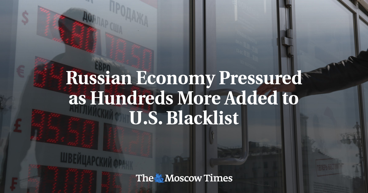Perekonomian Rusia berada di bawah tekanan karena ratusan orang lainnya masuk daftar hitam AS