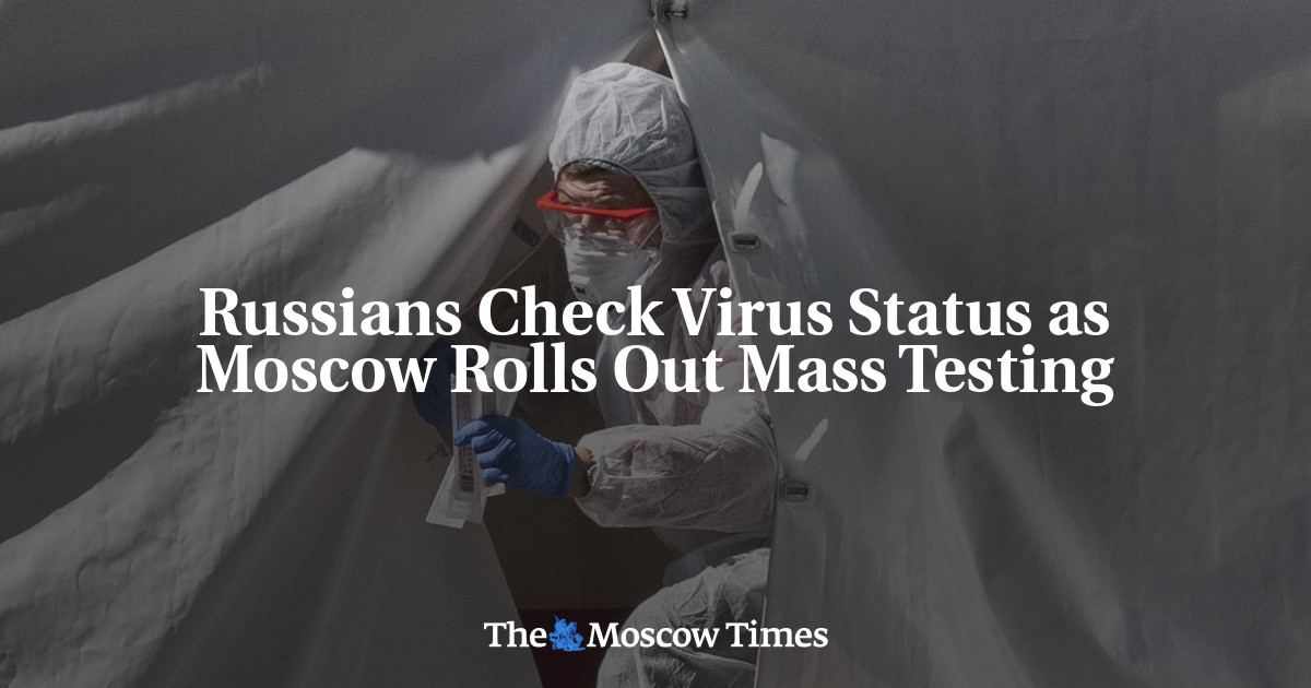 Orang Rusia memeriksa status virus saat Moskow meluncurkan pengujian massal