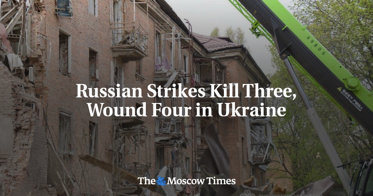 Russian Strikes Kill Three, Wound Four in Ukraine