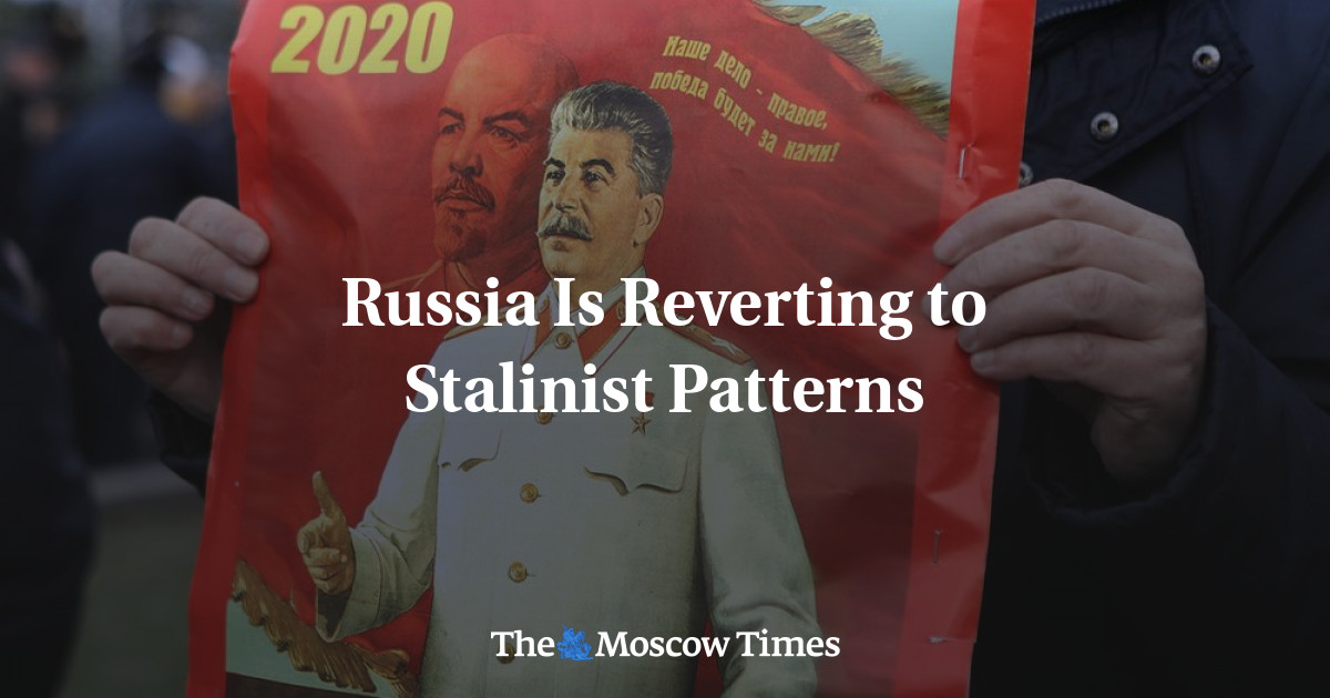 Rusia kembali ke pola Stalinis