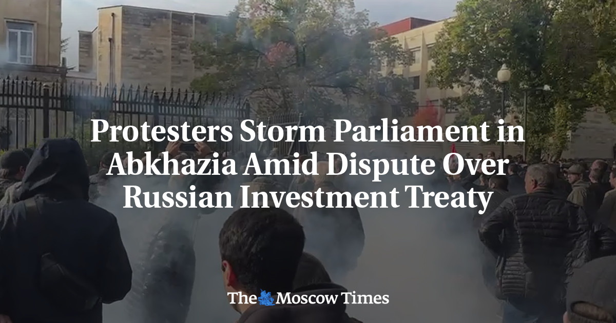 Protesters Storm Parliament in Abkhazia Amid Dispute Over Russian Investment Treaty – The Moscow Times