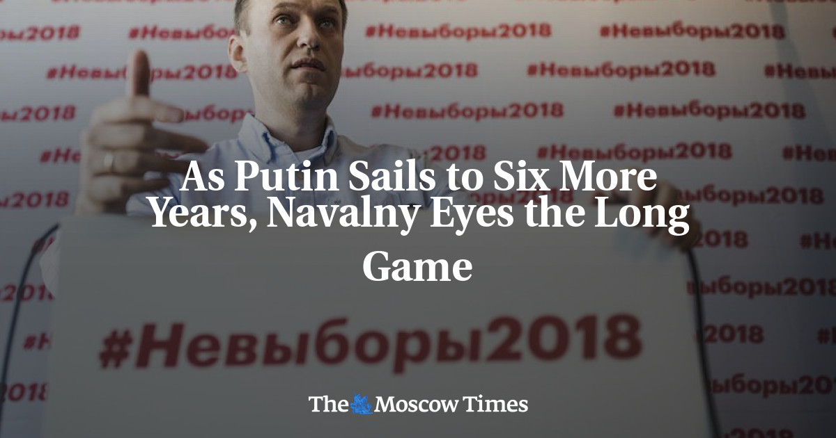 Saat Putin melaju ke enam tahun lagi, Navalny menyaksikan pertandingan panjang