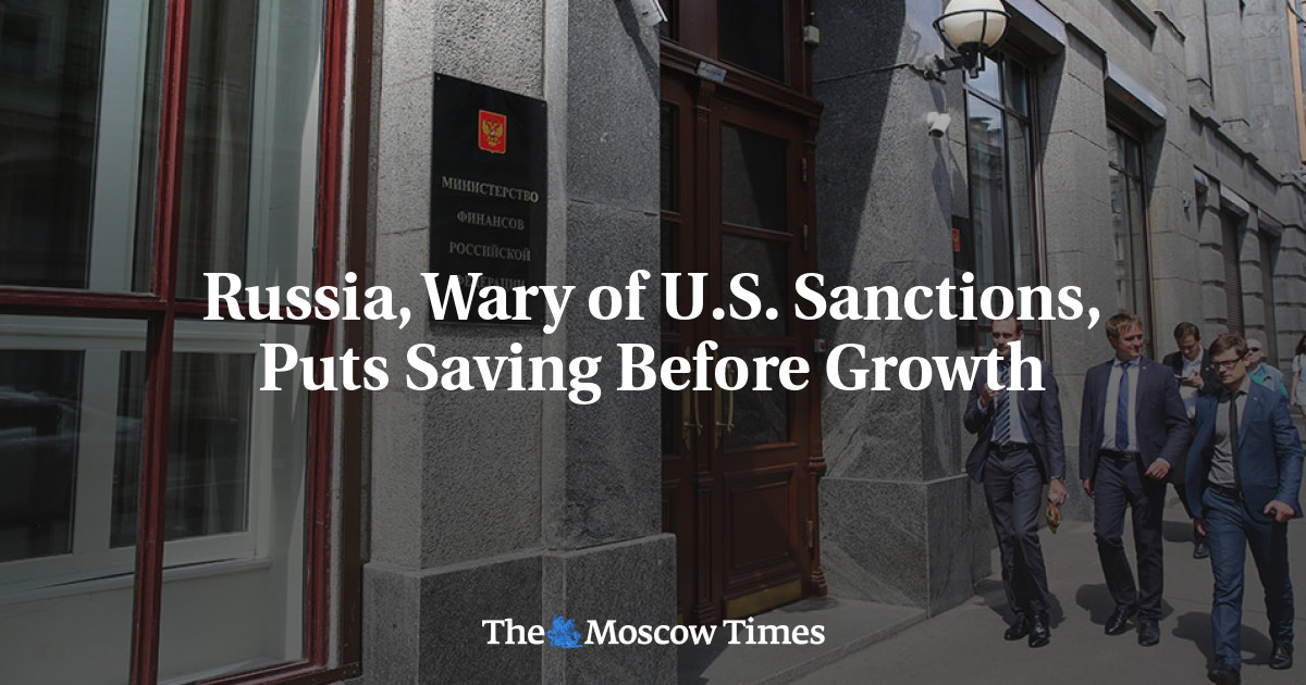 Rusia, waspada terhadap sanksi AS, menempatkan penghematan sebelum pertumbuhan