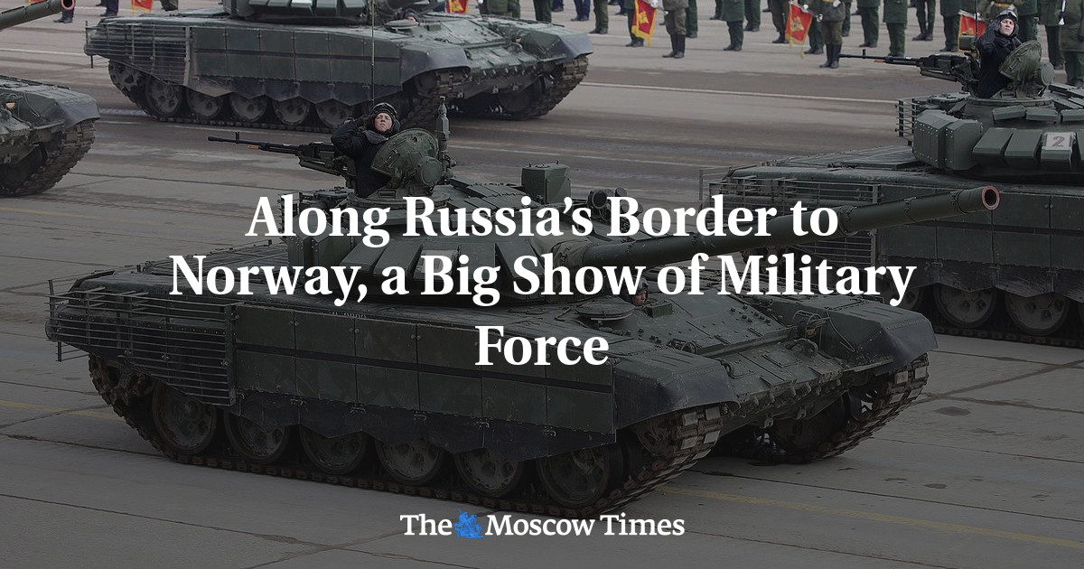 Di sepanjang perbatasan Rusia ke Norwegia, pertunjukan besar kekuatan militer