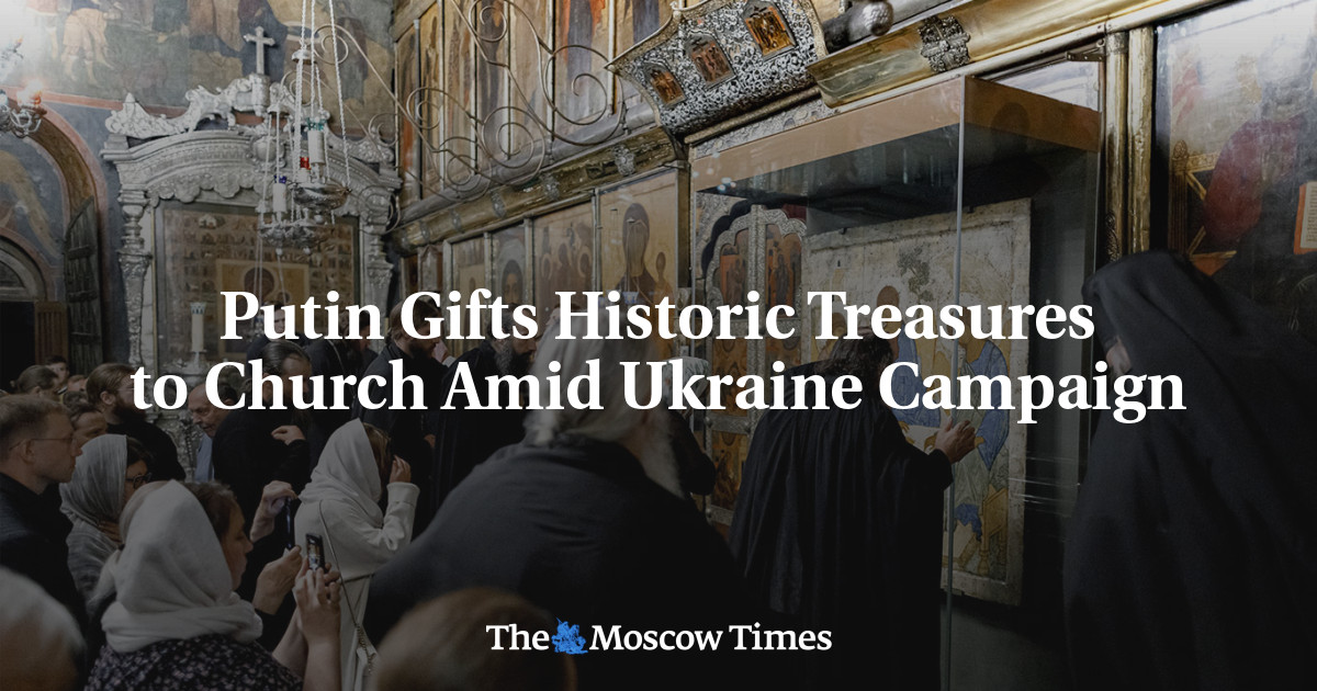 Putin Memberikan Harta Bersejarah kepada Gereja di Tengah Kampanye Ukraina
