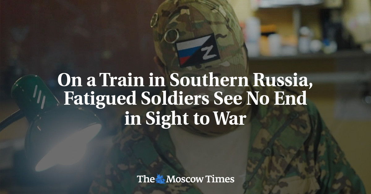 В поезде на юге России уставшие солдаты не видят конца войны